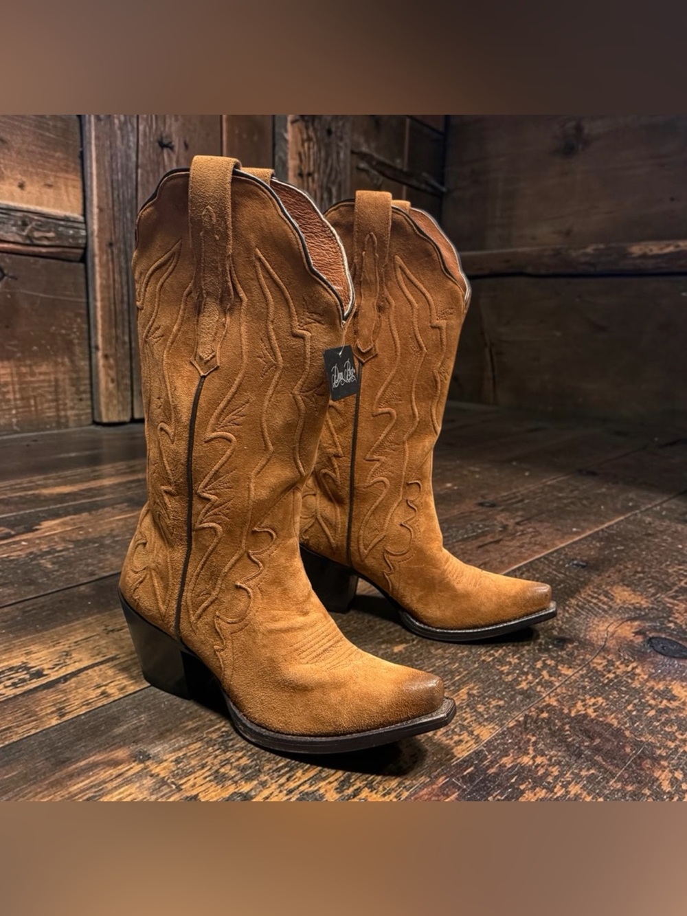 DAN POST WOMEN'S TAN SUEDE WESTERN BOOTS - SNIP TOE SIZE 7